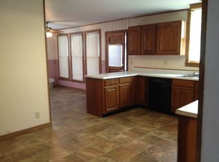 623 N 8th St, Neodesha, KS 66757