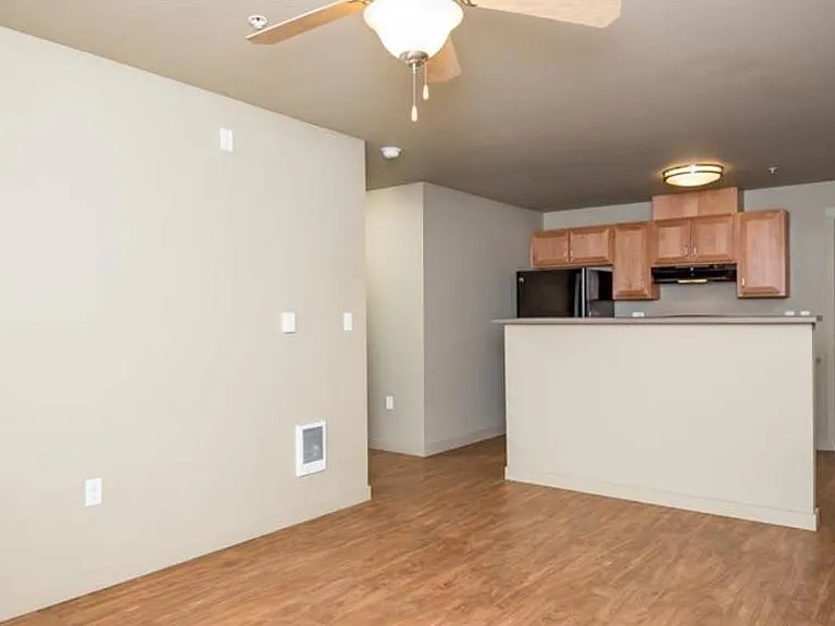 Monroe Street Apartments — Photo 4