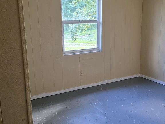 4th image of 122 Hill Ct
