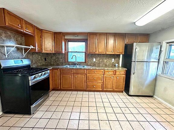 4th image of 208 Pennant Ave