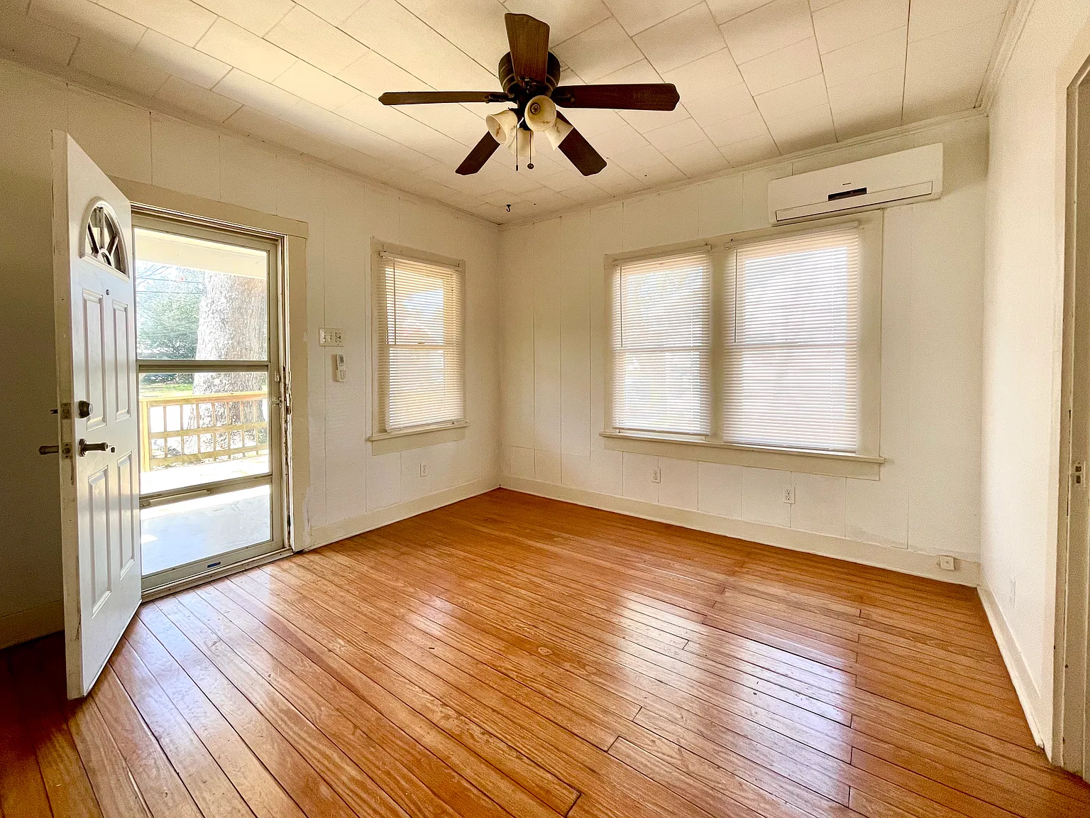 2 bed, 1000 sqft, $1,200 — Photo 2