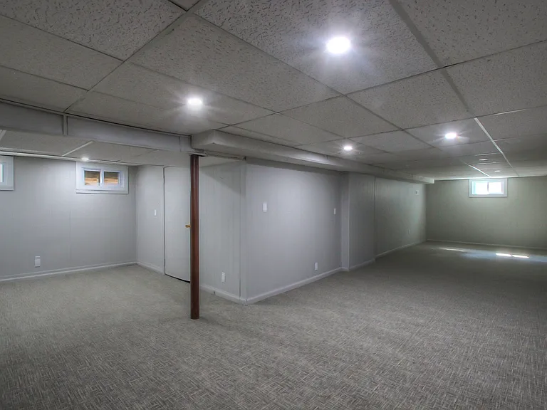 7747 Howe Dr — Photo 32
