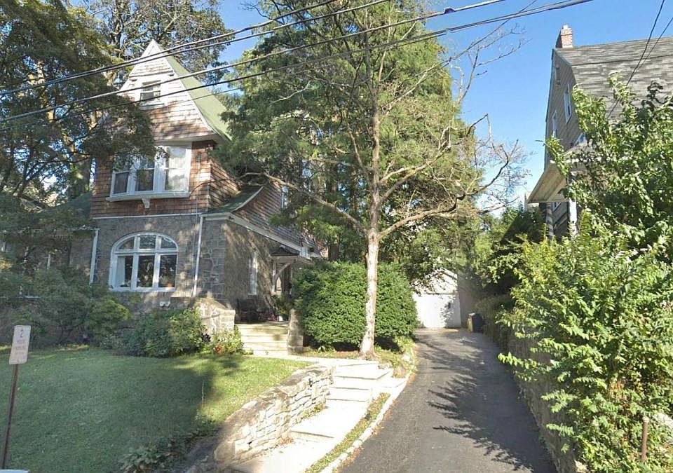 1st image of 109 Grayling Ave Floor 3