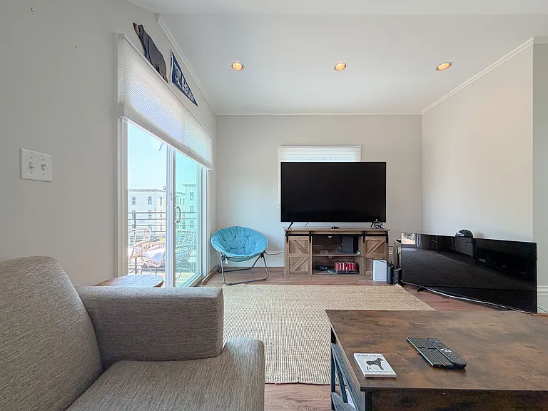 168 Danforth St #3 — Photo 20