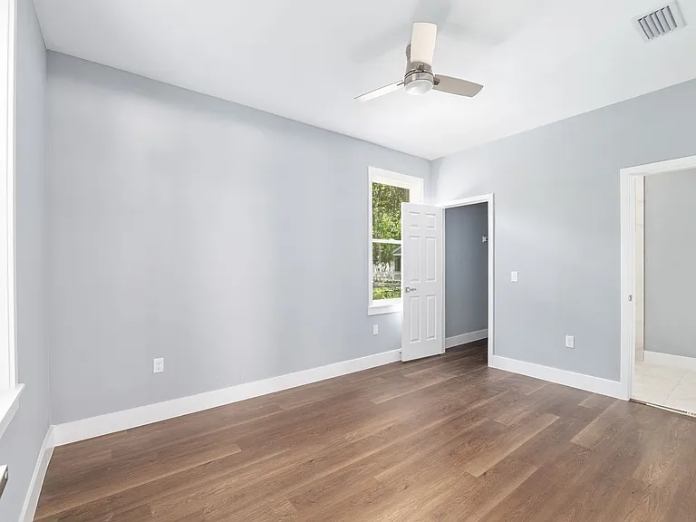 420 NW 3rd Ave — Photo 16