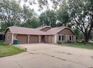 26405 Smithtown Rd, Shorewood, MN 55331