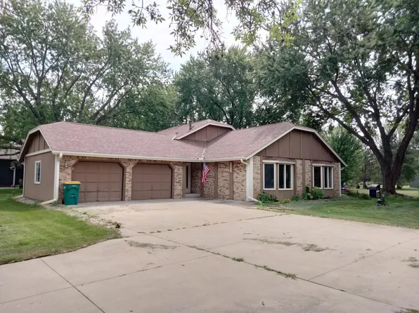 26450 Smithtown Rd, Excelsior, MN 55331