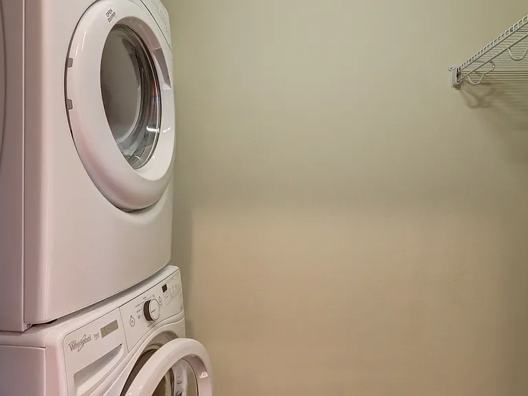 Ambaum Place I | Modern Apartment Homes w/ In-Unit Laundry! — Photo 15