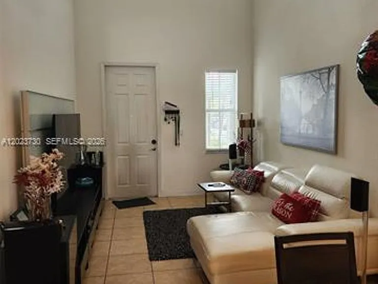 7510 NW 107th Pl — Photo 3
