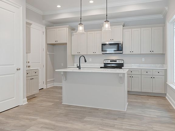 4th image of 107 Alpine Dr