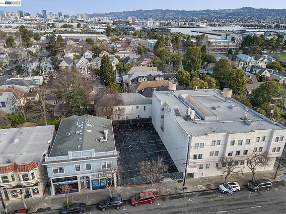 4th image of 1217 Lincoln Ave