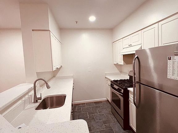 3rd image of 2204 Westcourt Ln APT 113