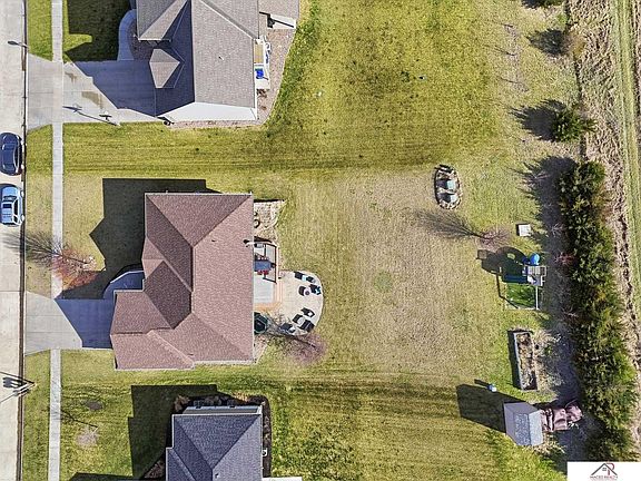 4th image of 900 Fairway Ct