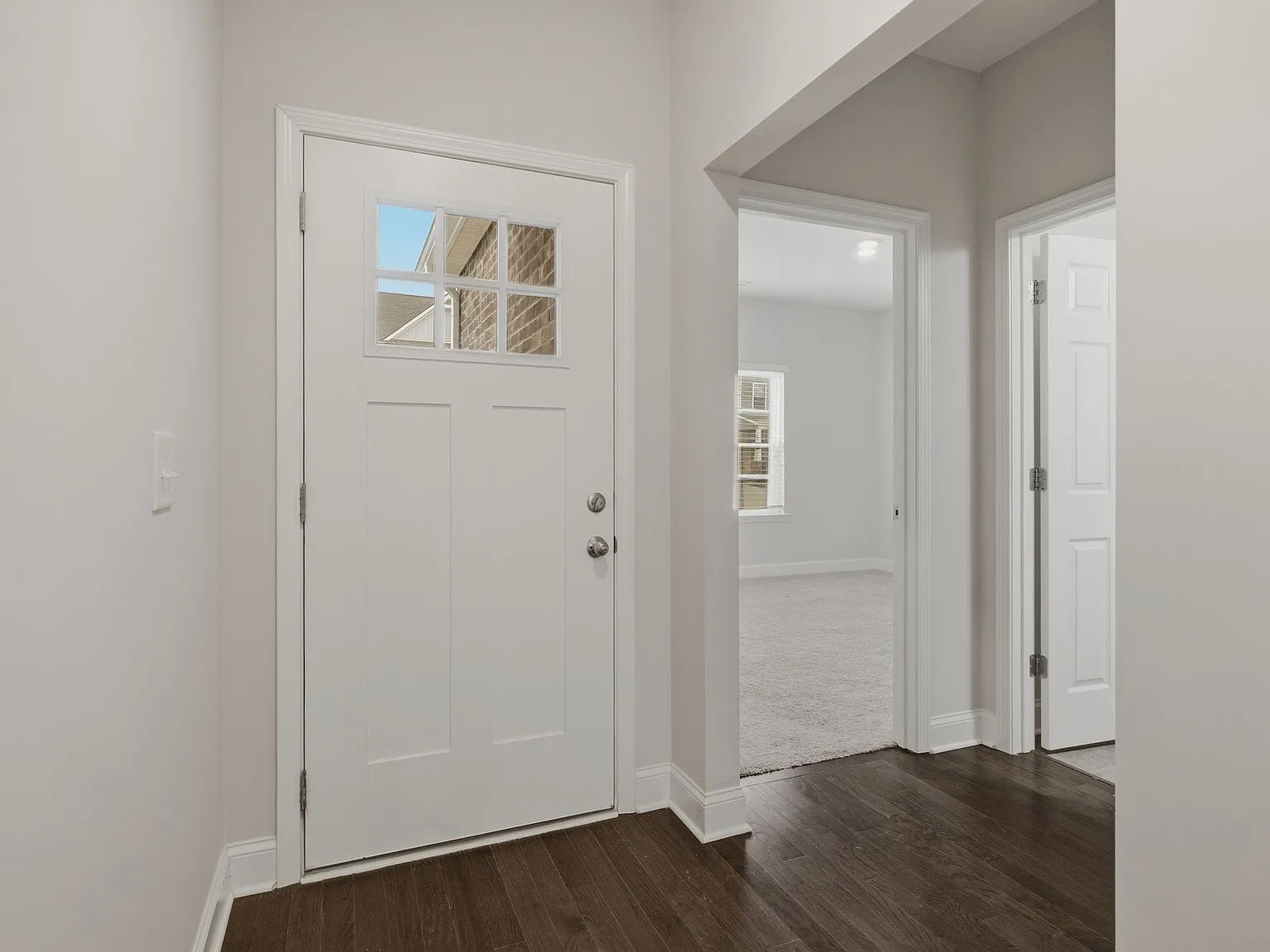 3 bed, 2.5 bath, 1719 sqft, $2,200 — Photo 3