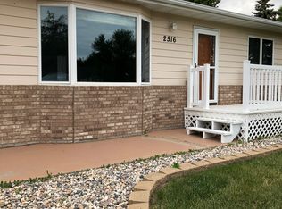 2516 Brookside Dr, Minot, ND 58701