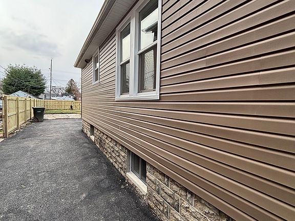 3rd image of 1349 S Champion Ave