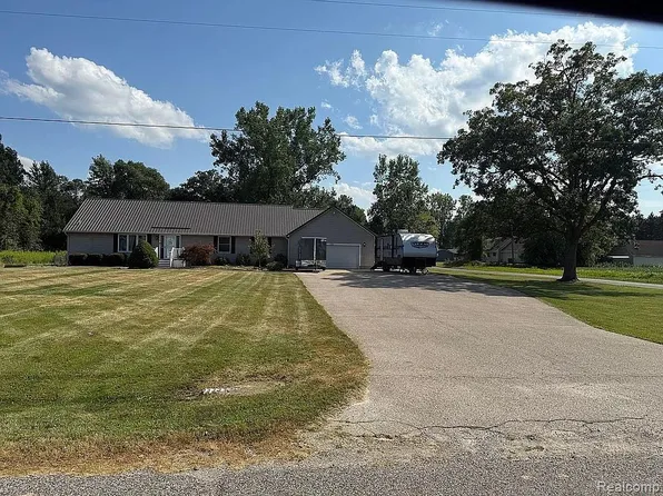 4022 Busch Rd, Montrose, MI 48415