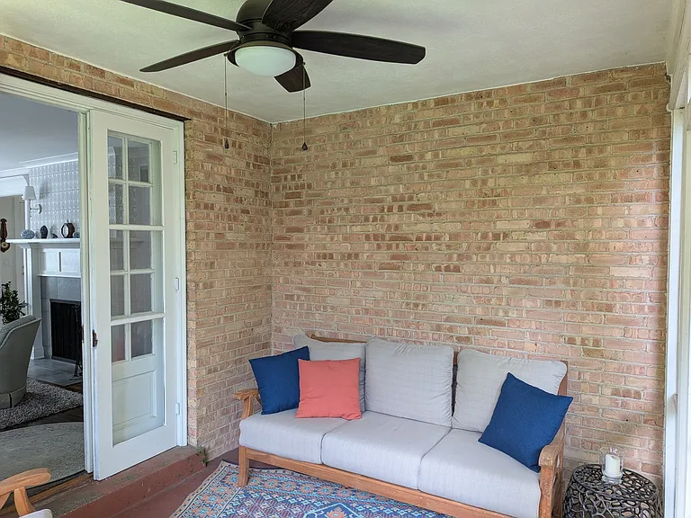 2741 Lincolnwood Dr — Photo 26