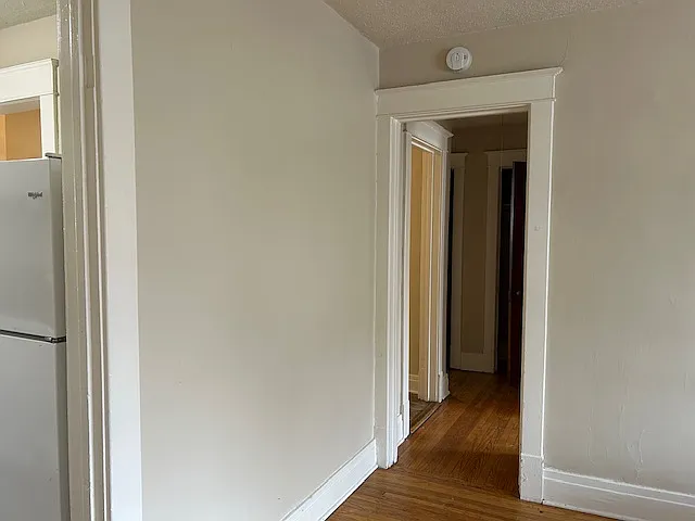 Building Photo - 302 Roesch Ave #3