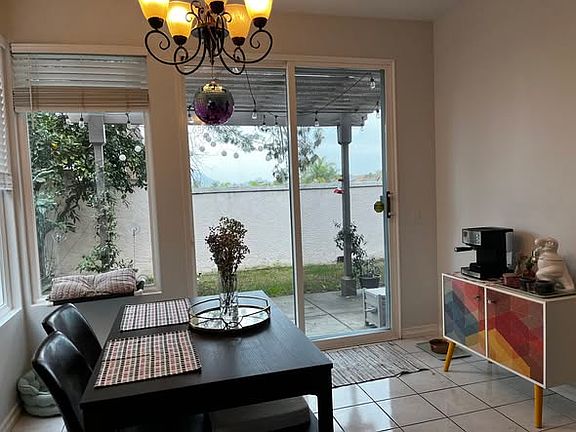 4th image of 572 Summerholly Dr