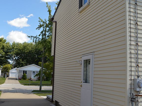 4th image of 23236 Elmira St