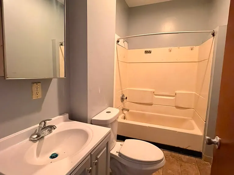 381 8th St #3 — Photo 12