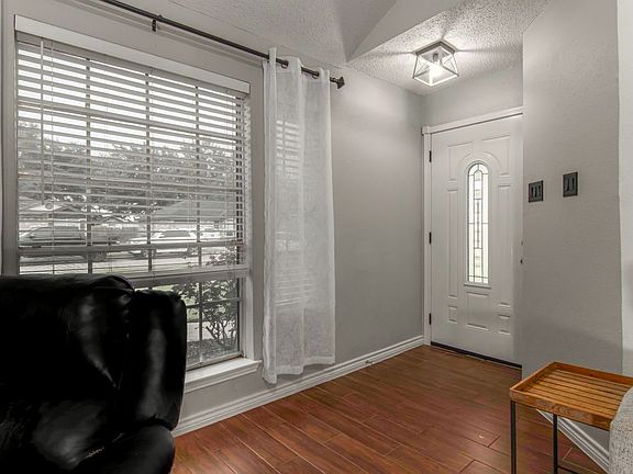 5th image of 3601 Clover Ln
