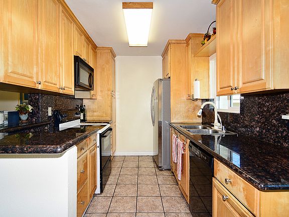 5th image of 5330 Zelzah Ave APT 15