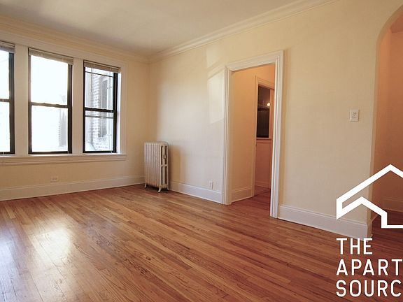2nd image of 2704 N Sawyer Ave APT 305