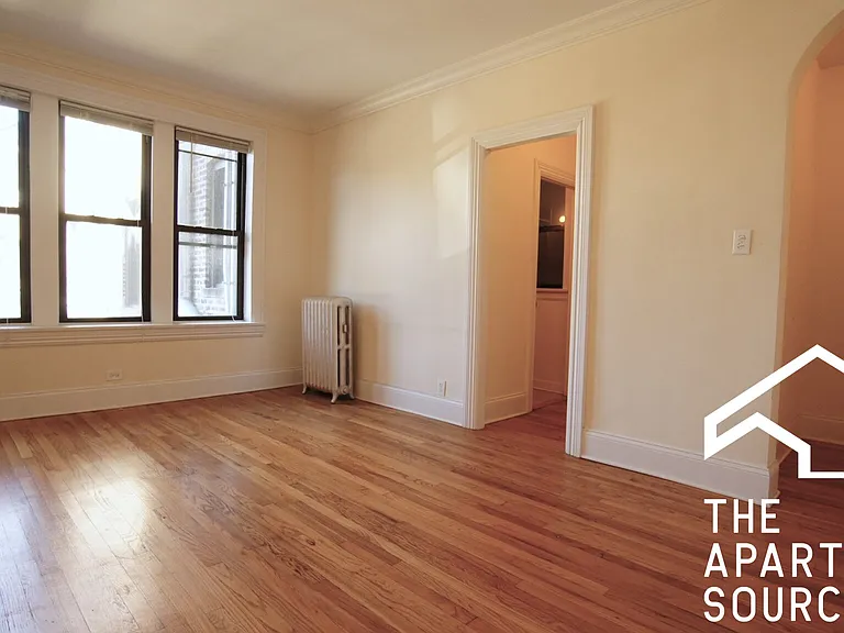 2704 N Sawyer Ave #305 — Photo 2