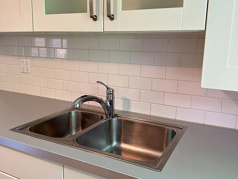 407 Woodbine Ave #2 — Photo 6