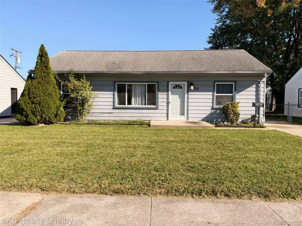 26730 Grandmont St, Roseville, MI 48066