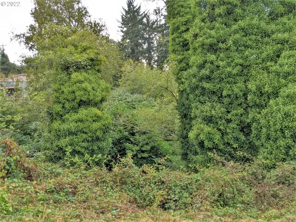 777 Lombard St, North Bend, OR 97459