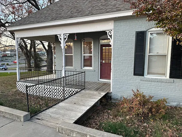 601 E Buffalo St — Photo 3