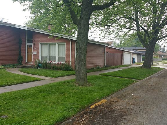 2nd image of 1300 Mackinaw Ave