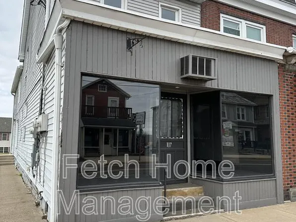 107 E Main St, New Holland, PA 17557