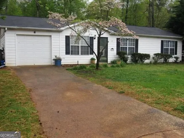218 Whispering Pine Cir NE, White, GA 30184