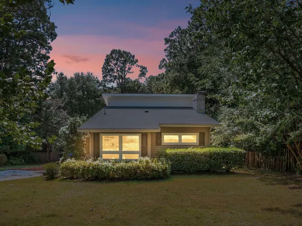 2519 Mirror Lake Dr, Fayetteville, NC 28303