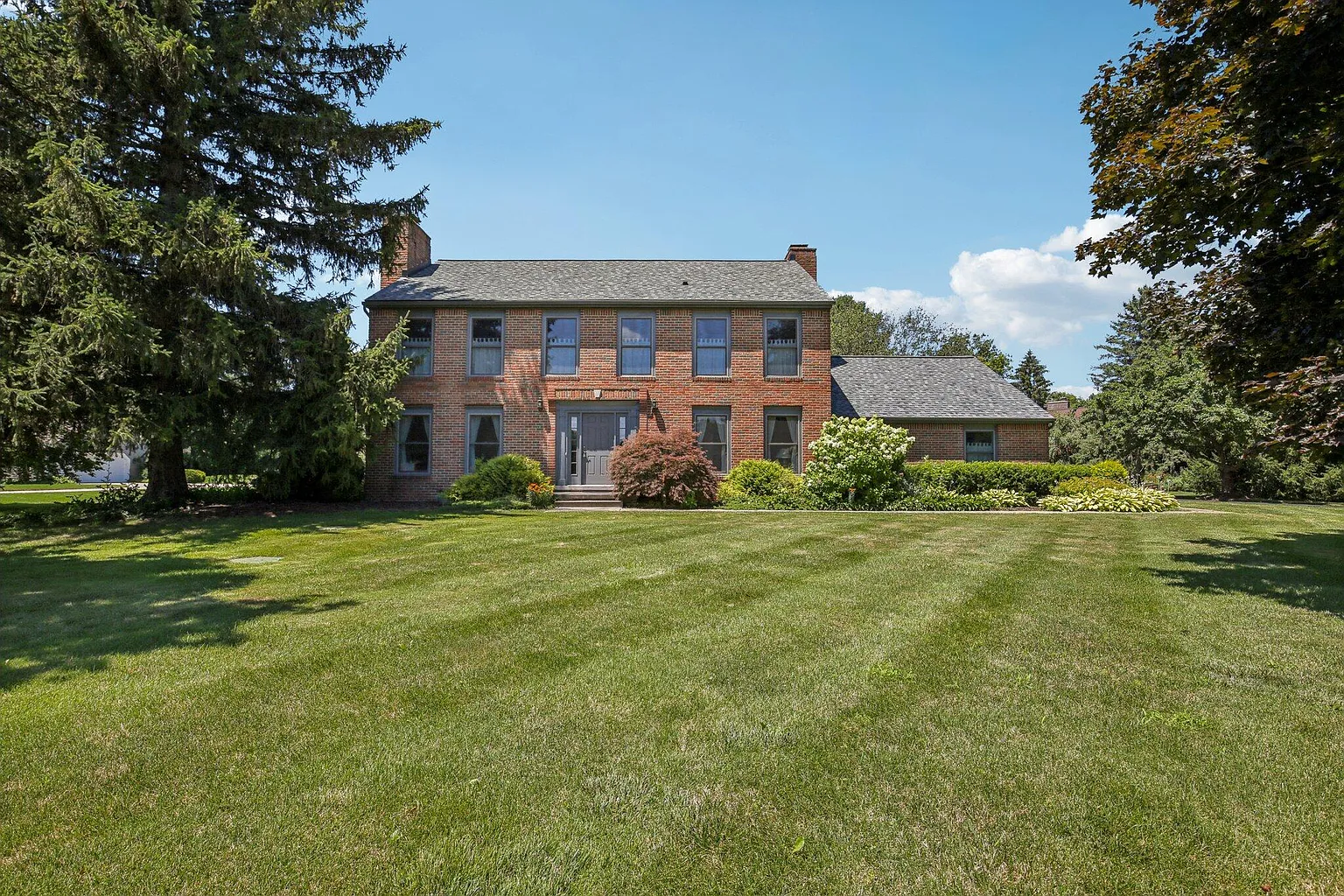 5206 Village Rd photo 1