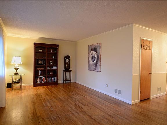 2nd image of 1424 Avenue F