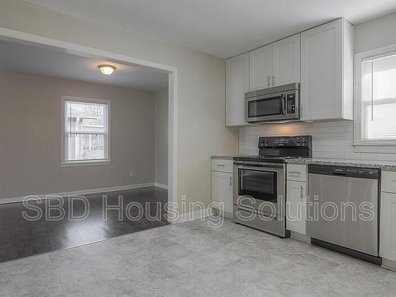 4th image of 13525 Applewood Dr