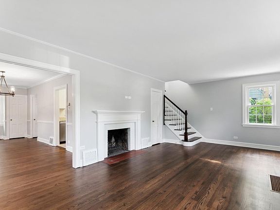 5th image of 1905 Elmwood Dr