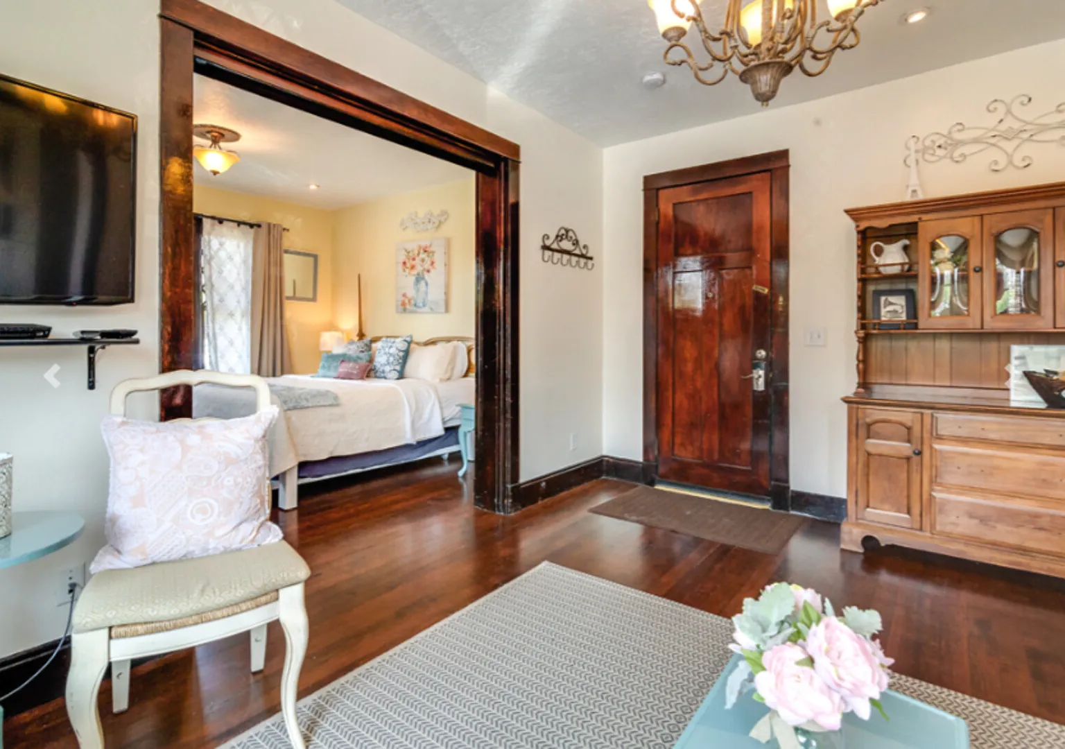 Fully Furnished One Bed Provo Apartment — Photo 1