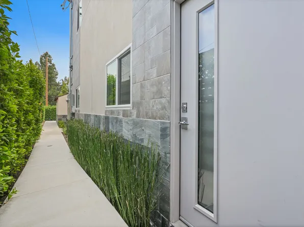 18748 1/2 Collins St, Tarzana, CA 91356