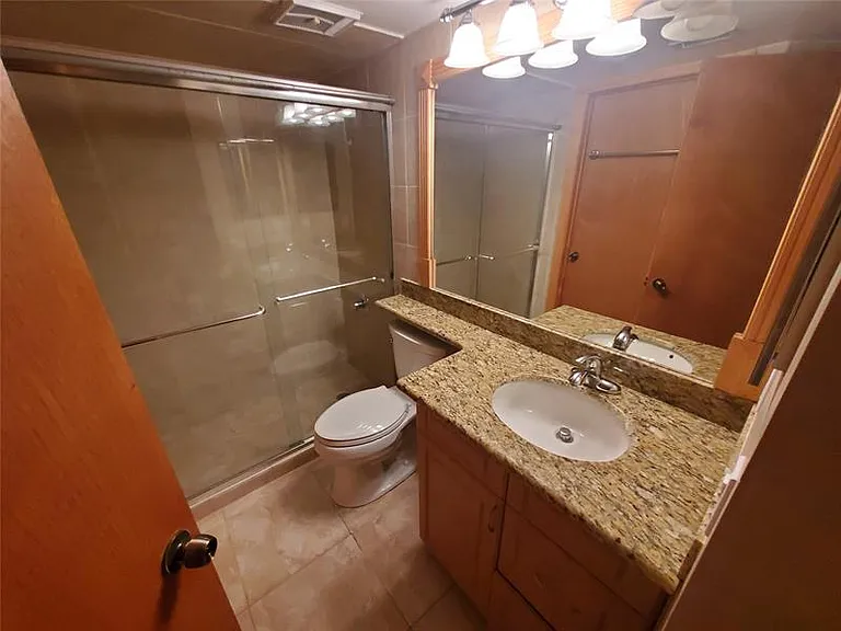 1046 Coral Club Dr — Photo 17