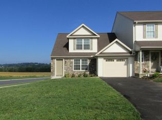 2 Maize Cir, Elizabethtown, PA 17022