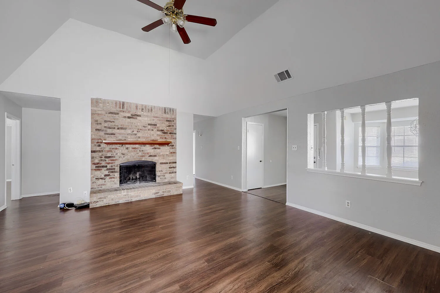 3 bed, 1966 sqft, $2,195 — Photo 4