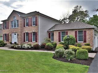 10 Crestview Dr, Dallas, PA 18612