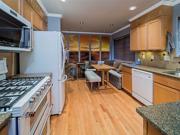 5th image of 13611 76th Ave NW