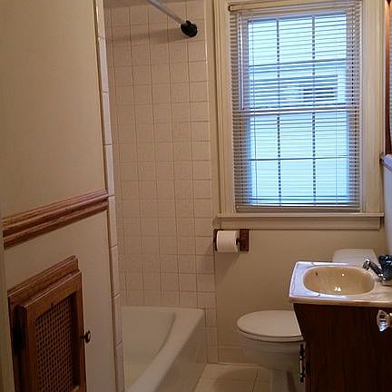 4th image of 1749 Ash St